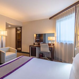 Standard Queen Room Disability Access